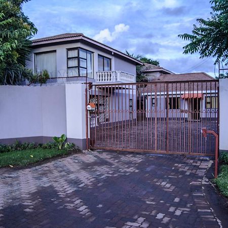 The Palace Guest House Harare Exteriör bild