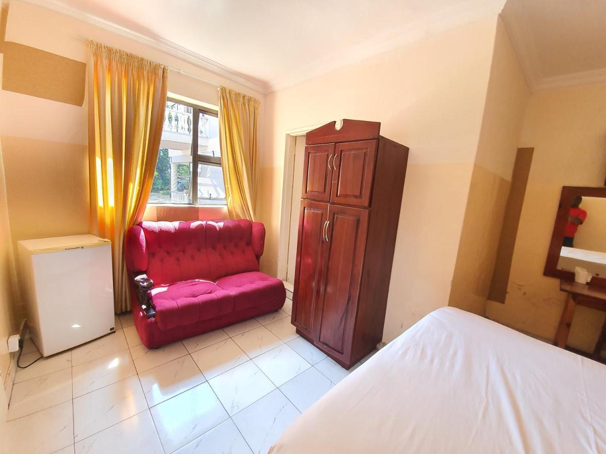 The Palace Guest House Harare Exteriör bild