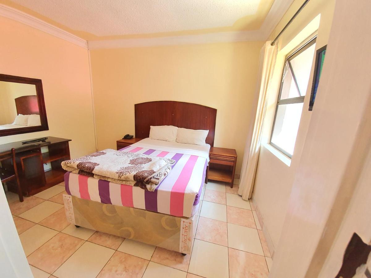The Palace Guest House Harare Exteriör bild